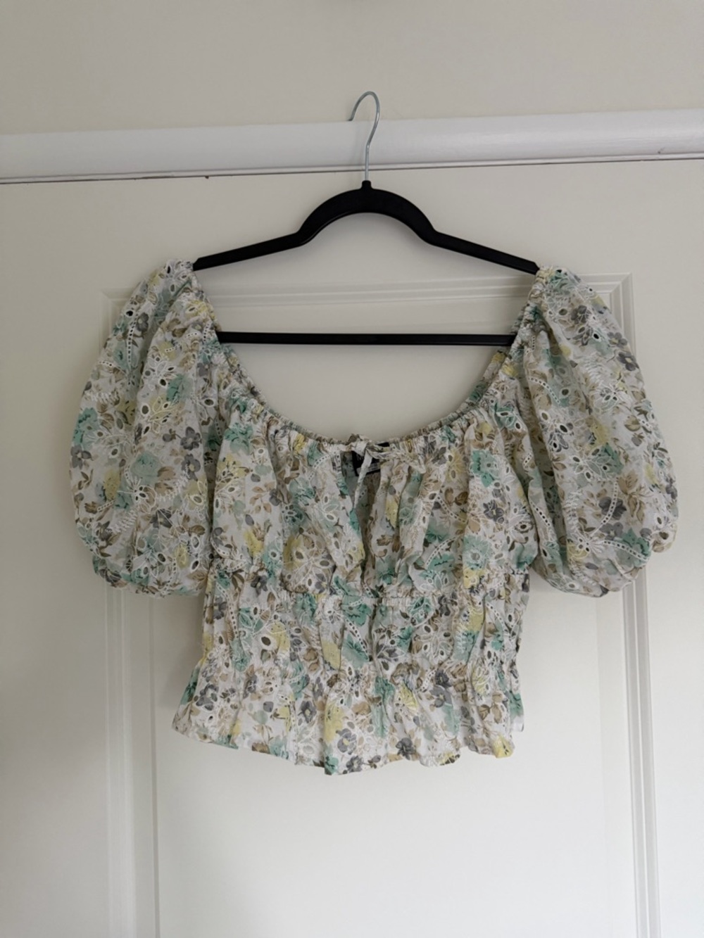 MINKPINK White Floral Eyelet Puff Sleeve Crop Top